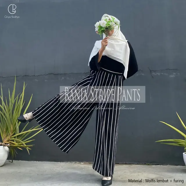 celana motif garis
