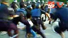 Demonstrasi besar-besaran mewarnai KTT G-20 di Toronto, Kanada. Sekitar 150 orang yang diduga ikut dalam aksi ini ditahan polisi.
