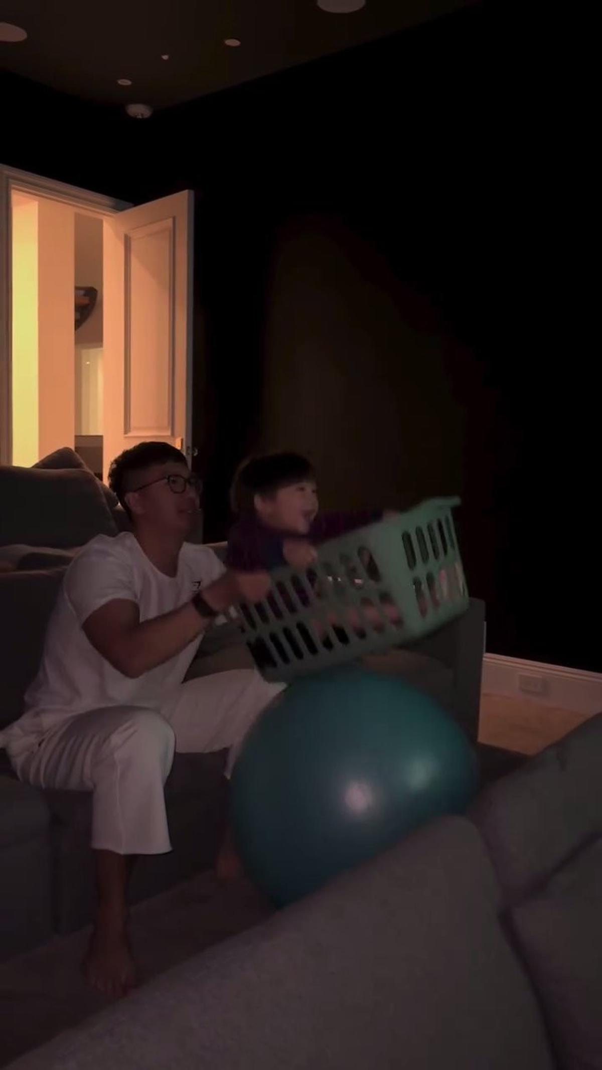 Momen Indra Priawan Suami Nikita Willy Momong Issa, Main Sederhana Pakai Bola dan Keranjang bak Roller Coaster