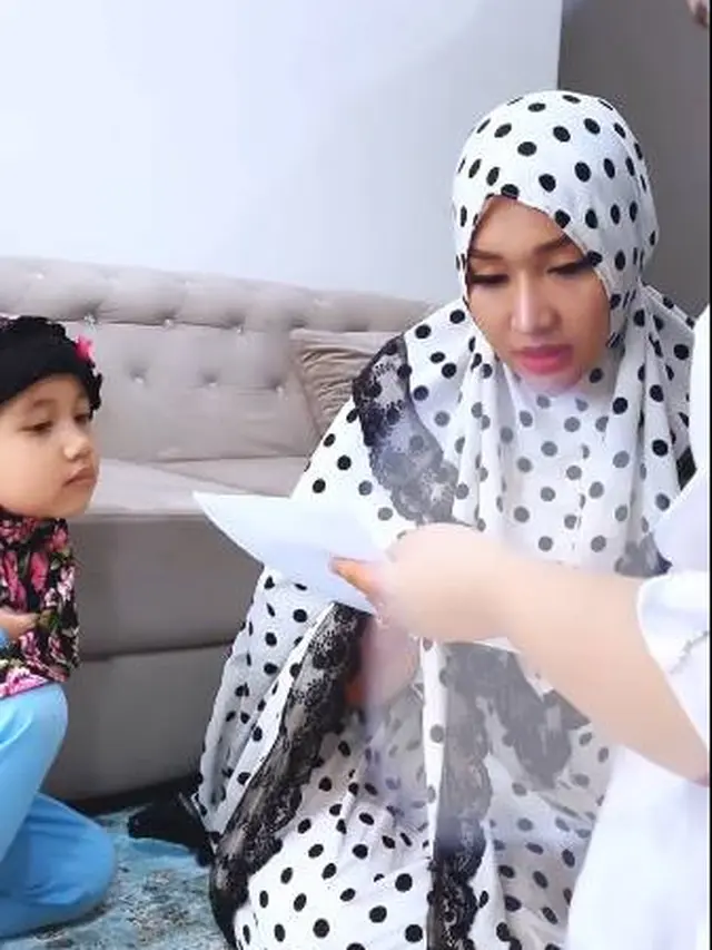 Akun Instagram Kembali, Ini 7 Momen Lucinta Luna Gelar Tasyakuran Bersama Anak Yatim