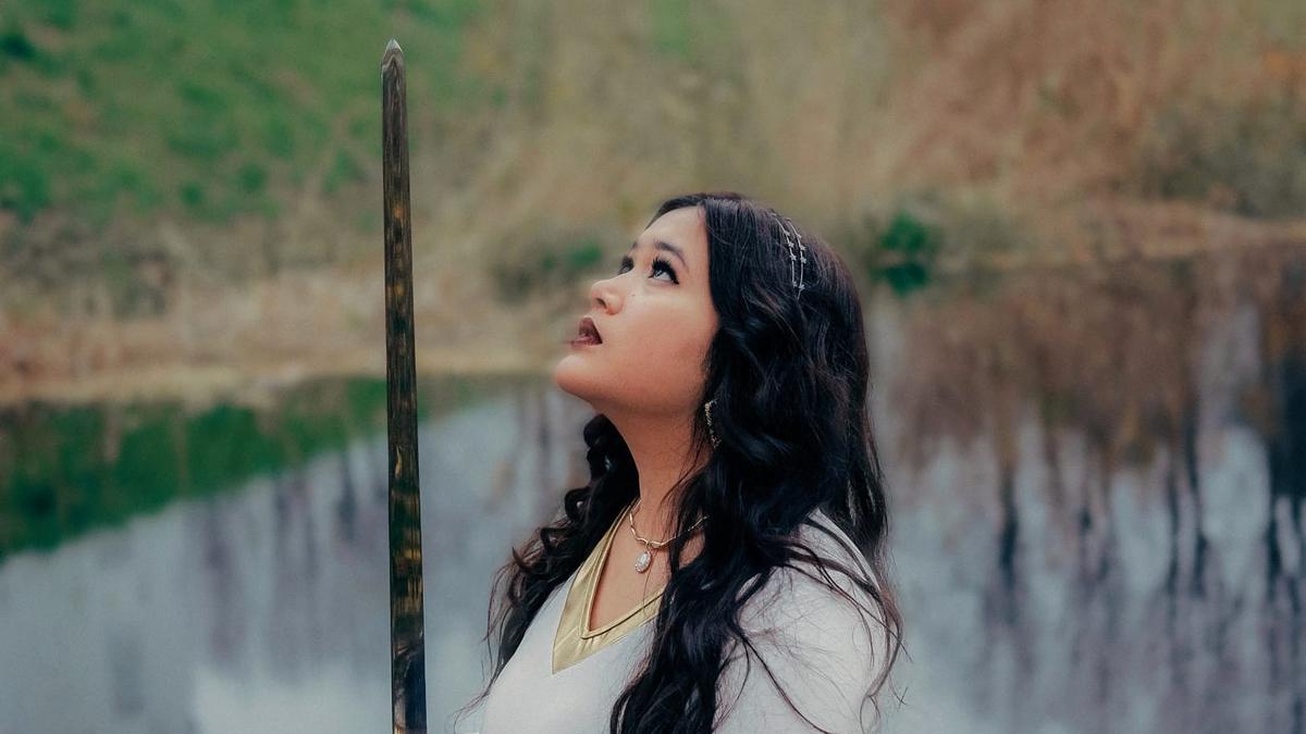 Kamila Batavia Rilis EP The Scent of Camellias, Bungkus Luka Cinta dalam Melodi Melankolis