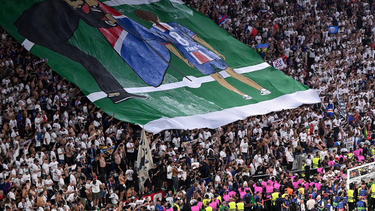 Foto: Makna Mendalam Kaos Hitam Luis Enrique saat Juara Liga Champions Bareng PSG