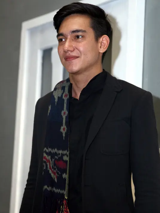 Soal kisah asmara, pemeran Jenderal Soedirman dalam film Jenderal Soedirman itu enggan terbuka. Ia tak mau kisah asmaranya dipublikasikan hingga menjadi banyak perbincangan. (Adipati Dolken/Bintang.com)