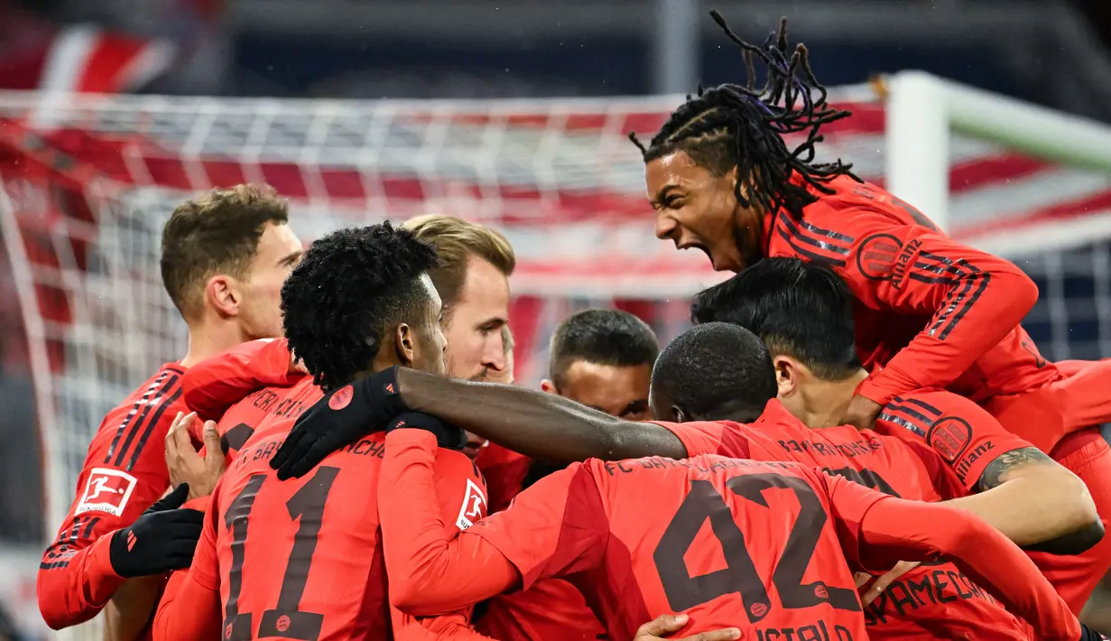 Kemenangan itu memperkuat posisi Bayern Munchen di puncak klasemen sementara. Mereka dominan dengan 29 poin. Memimpin delapan poin atas pesaing terdekatnya, RB Leipzig yang baru bermain 10 kali. (AFP/Lukan Barth-Tuttas)