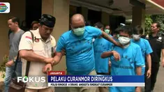 Dari tangan keempat pelaku, polisi menyita lima unit sepeda motor hasil curian, senjata api rakitan, senjata tajam, kunci leter T, dan sejumlah tas milik para korban.