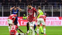 Bek AC Milan asal Inggris Kyle Walker tampak putus asa di akhir pertandingan sepak bola Seri A Italia antara AC Milan dan Inter di stadion San Siro di Milan, pada 2 Februari 2025.PIERO CRUCIATTI / AFP