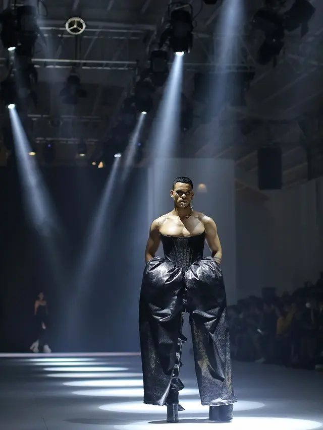 Harry Halim Tampilkan Koleksi Punk Couture yang Mendobrak Batasan Gender di Jakarta Fashion Week 2023