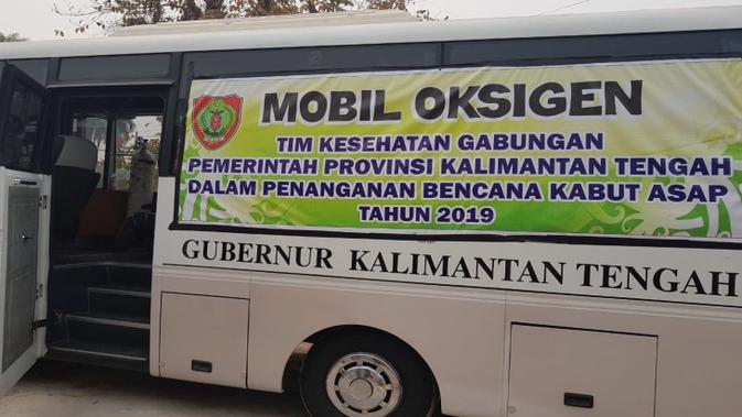 Mobil Oksigen berikan layanan udara bersih bagi warga Kalimantan Tengah yang terdampak kabut asap kebakaran hutan dan lahan (karhutla). (Dok Biro Komunikasi dan Pelayanan Masyarakat Kementerian Kesehatan RI)