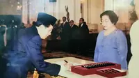Hadromi Nakim, saat dilantik oleh Presiden ke-5 Republik Indonesia Ibu Megawati Soekarnoputri sebagai Dubes LBBP RI sebagai Duta Besar Luar Biasa dan Berkuasa Penuh RI (Dubes LBBP-RI) untuk negara Kuwait merangkap Kerajaan Bahrain pada periode 2002-2005.