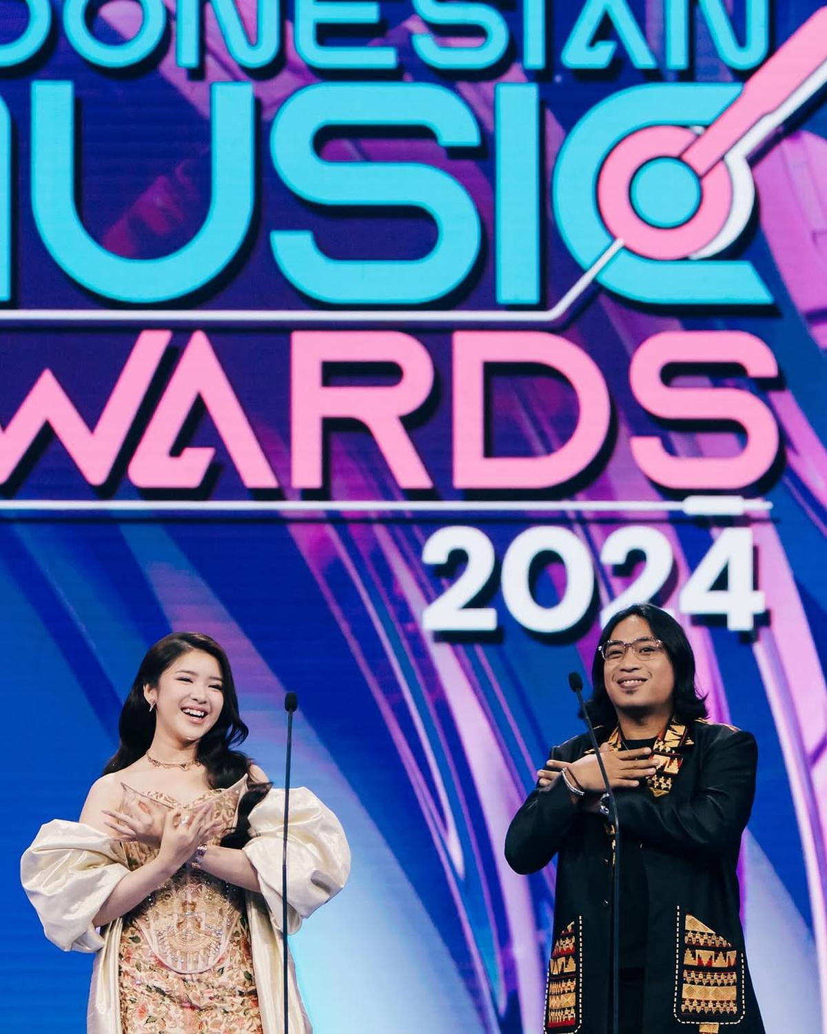 Momen Tiara Andini Tidak Sadar Menang Awards, Terlalu Asyik Ngobrol Bareng Fans - Langsung Bingung