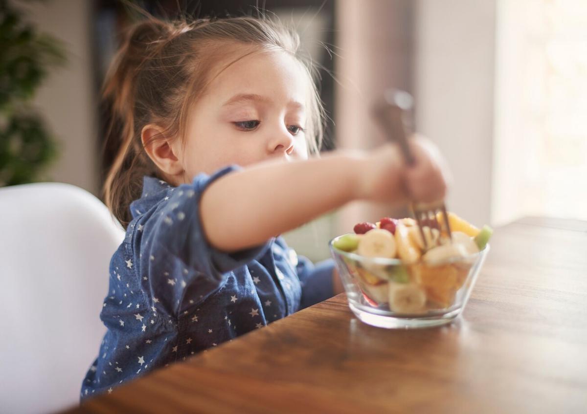 Anak Makan Buah