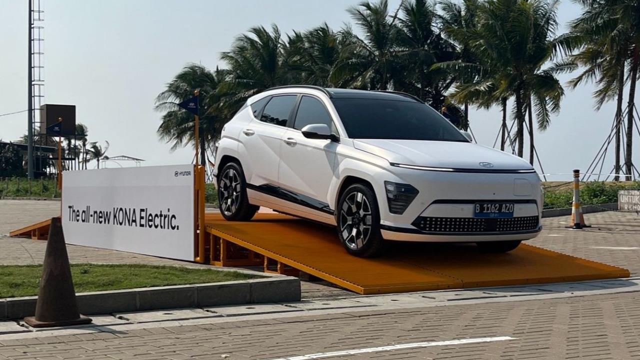 Fransiscus Soerjopranoto, Chief Operating Officer (COO) PT Hyundai Motor Indonesia (HMID) juga memberikan tanggapannya mengenai penurunan penjualan mobil baru. Pihak HMID memperkirakan bahwa penjualan mobil hingga akhir tahun hanya akan mencapai sekitar 8
