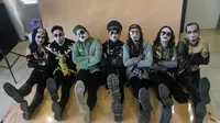 Kuburan Band Rekrut Seorang Impersonator sebagai Vokalis Baru