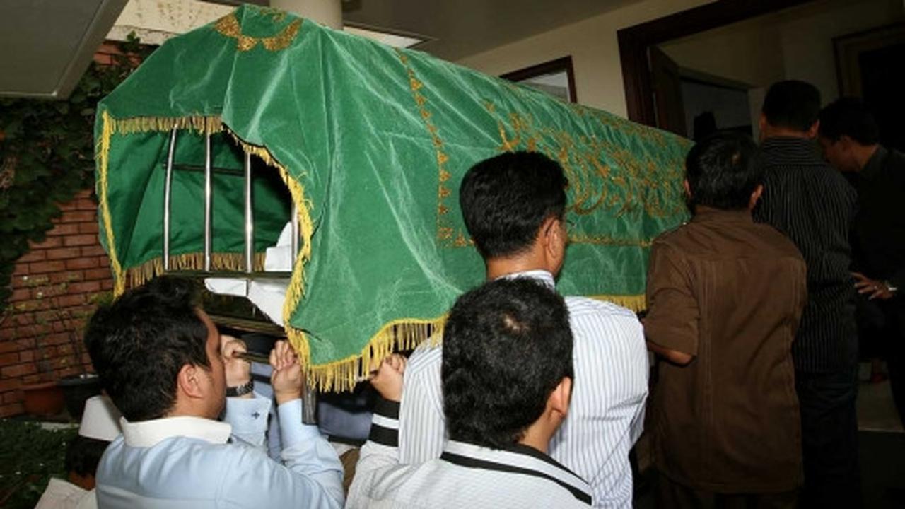 Isak tangis keluarga selimuti persemayaman Adnan Buyung