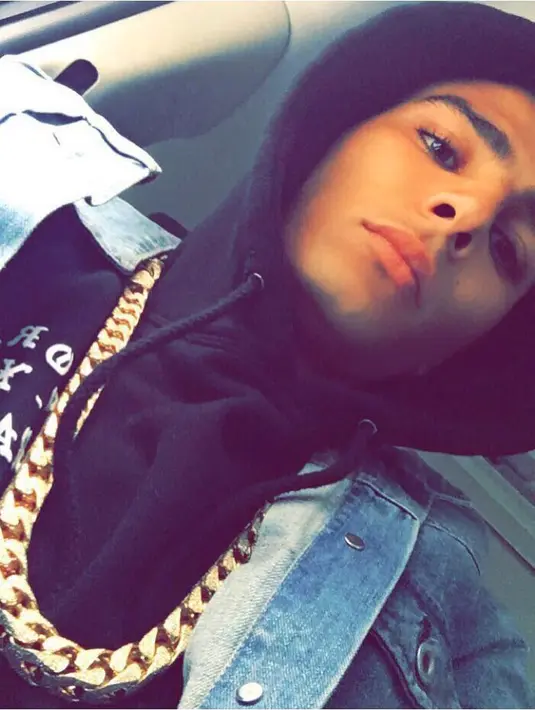 Younes sendiri tak lama pun terlihat mesra dengan seorang model bersama Jordan Ozuna. (instagram/younesbendjima)