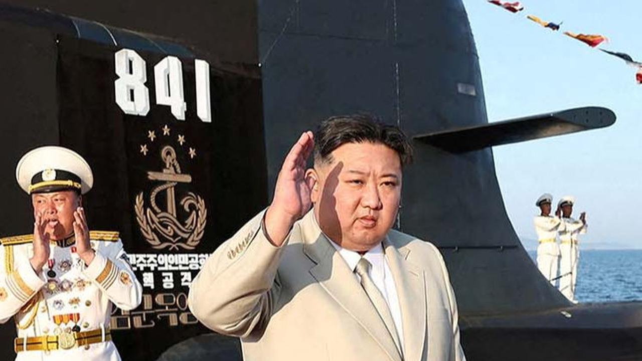 Pemimpin Korea Utara Kim Jong-un, yang menghadiri upacara peluncuran kapal selam tersebut, mengatakan mempersenjatai angkatan laut dengan senjata nuklir adalah tugas yang mendesak.