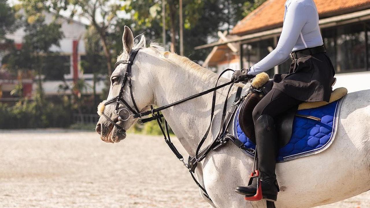 7 Potret Putri Zulhas yang Hobi Berkuda di Tengah Kesibukan sebagai Politisi dan Pengusaha