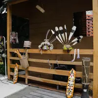 Simak pameran yang mengisahkan kehidupan masyarakat Suku Dayak Iban (Foto: Vinsensia Dianawanti)