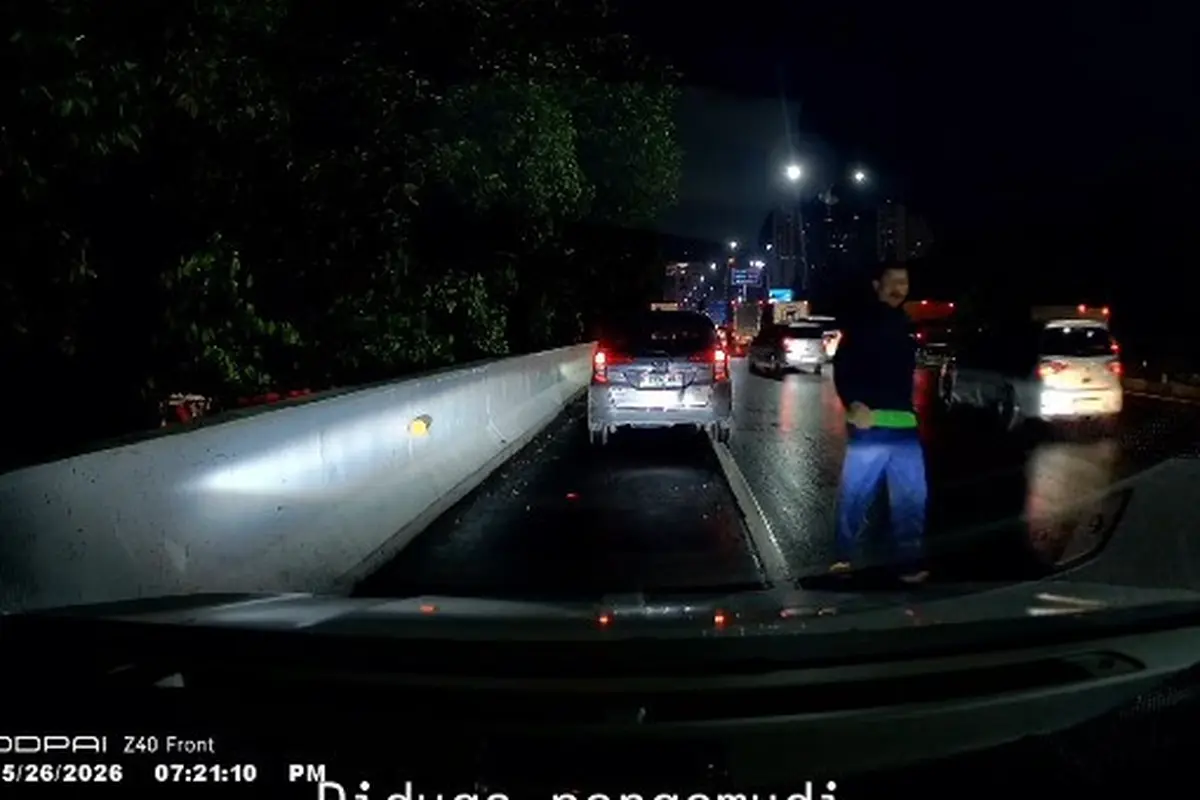 Pengemudi Taksi Online Ngamuk di Tol JORR