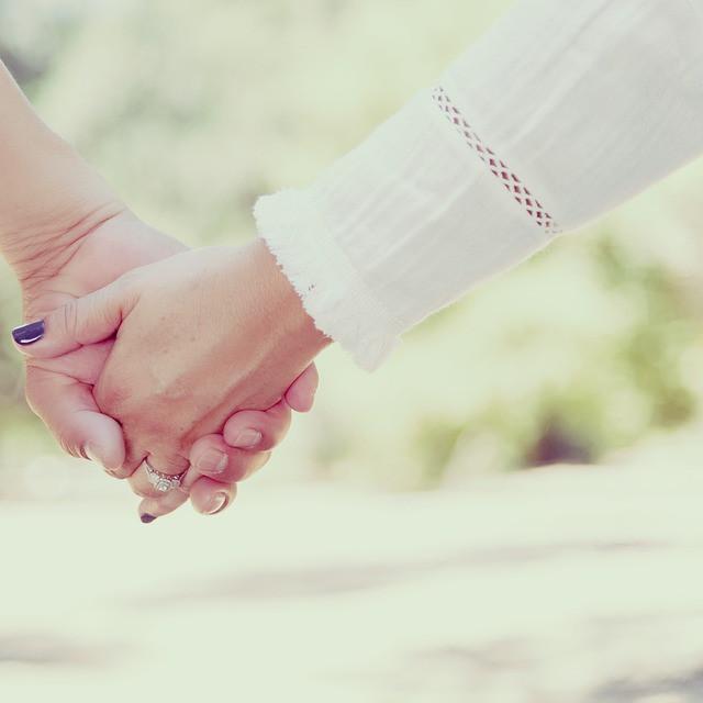 6 Cara Memegang Tangan Dengan Pasangan Ungkap Seberapa Dalam Hubungan Asmara Citizen6 Liputan6 Com