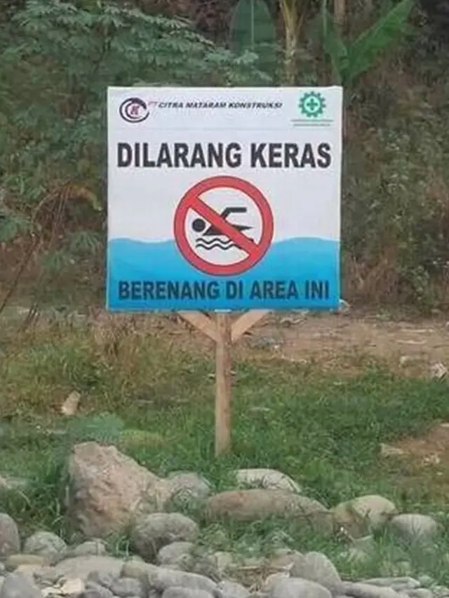 6 Tulisan Dilarang Berenang Ini Bikin Tepuk Jidat