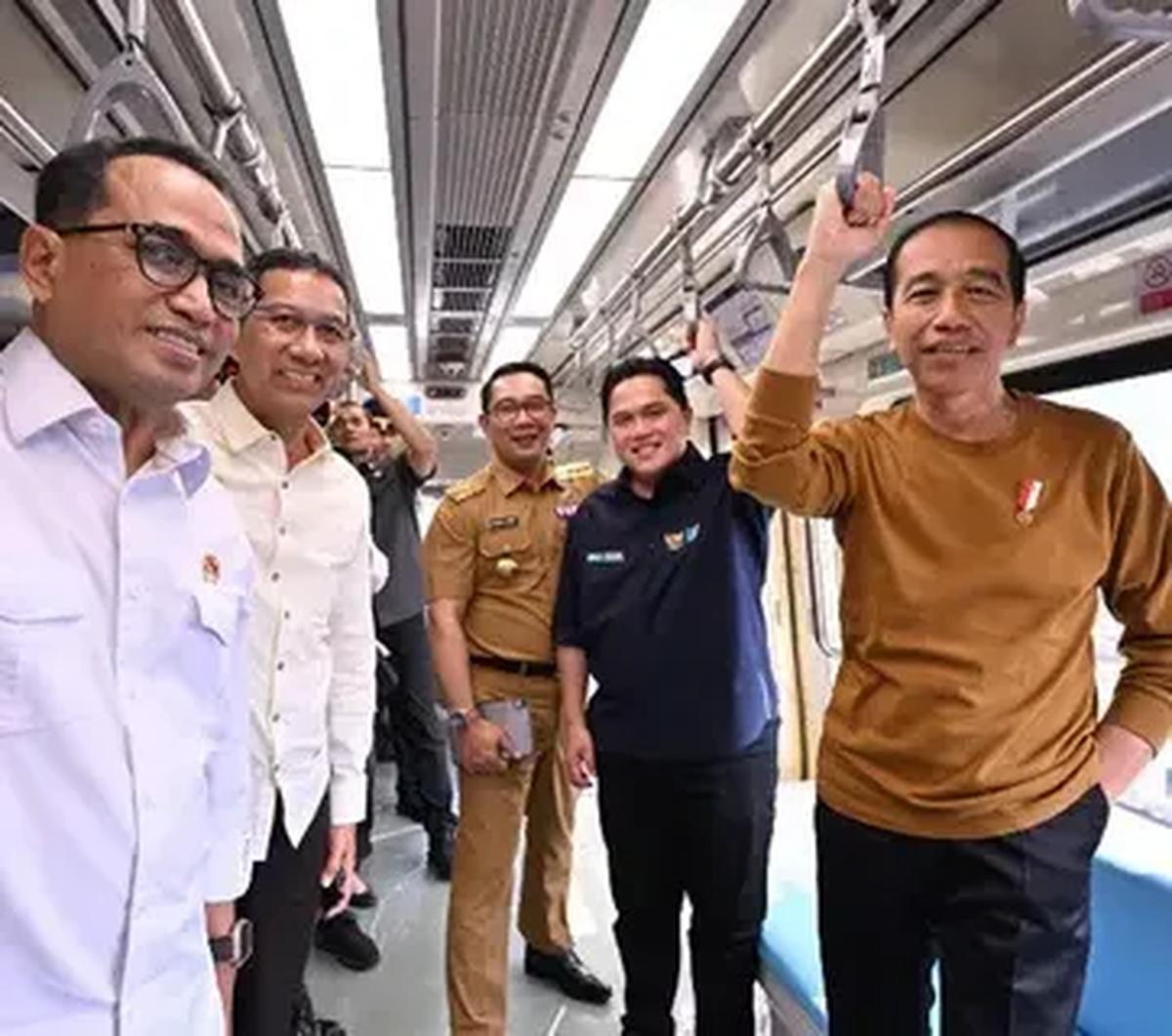 "Bahwa ada kekurangan, ya itu koreksi. Itu akan kita evaluasi. Evaluasi dari INKA, dari KAI. Kadang ada macetnya, ya perbaiki. Bahwa ada kekurangan desain, perbaiki. Emang harus seperti itu," kata Jokowi.