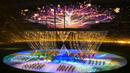 Para penampil ambil bagian dalam upacara pembukaan Pesta Olahraga Asia Tenggara (SEA Games) ke-32 di Stadion Nasional Morodok Techo di Phnom Penh pada Jumat 5 Mei 2023. (MOHD RASFAN/AFP)