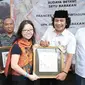 Penulis Frances Caitlin Tirtaguna dalam serah terima website Perkampungan Budaya Betawi di UPK Perkampungan Budaya Betawi Setu Babakan, Jakarta Selatan pada 15 Mei 2019. (Dok Istimewa)