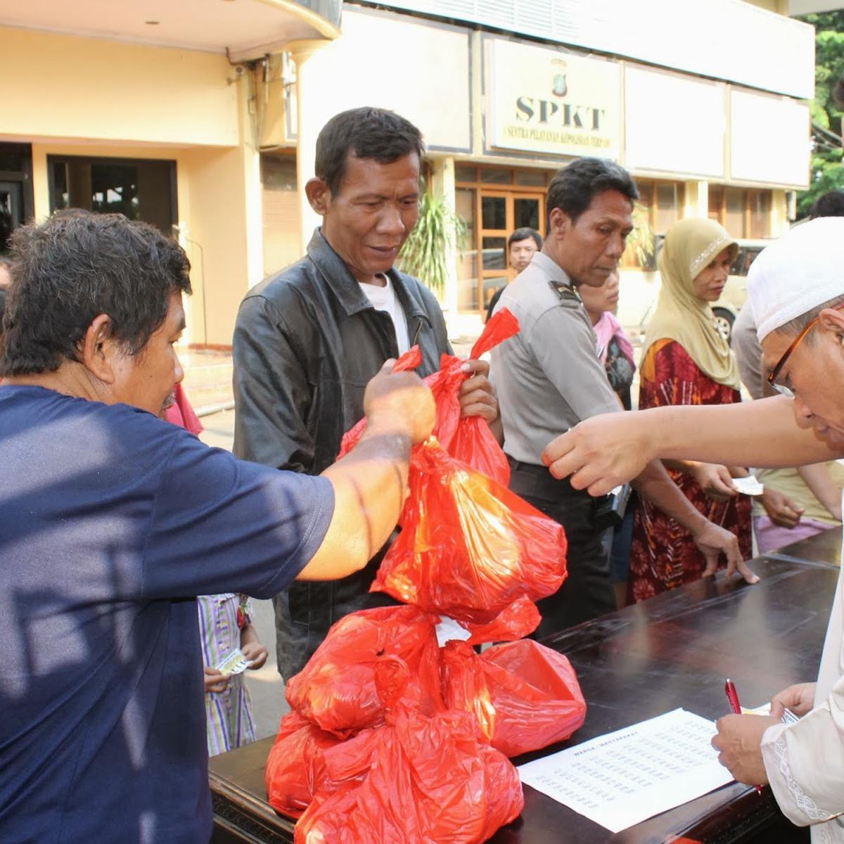 ilustrasi pembagian daging kurban