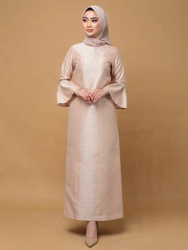 Long Dress Brokat Warna Nude