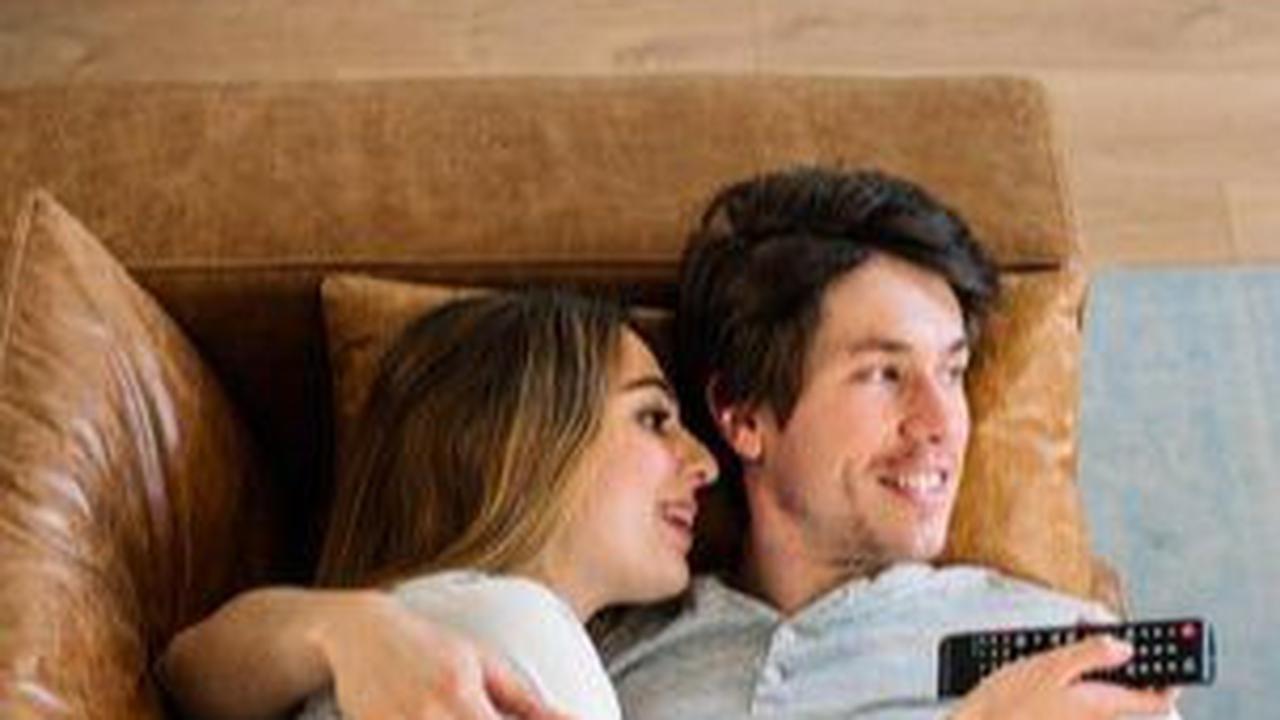 Posisi Cuddling Sebelum Tidur, Meningkatkan Kemesraan dengan Pasangan