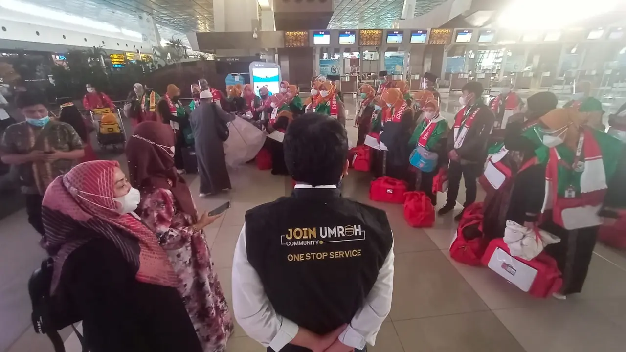 Sebanyak 153 jemaah umrah yang difasilitasi PT Arsy Buana Travelindo (ABT Travel) berangkat ke Tanah Suci.