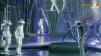 [VIDEO] Spektakuler! Pertunjukan Akrobatik Kenang Michael Jackson