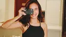 Sebagai aktris dan model, Naomi Zaskia tentu memperhatikan penampilannya. Pemilik nama lengkap Saskia Naomi Appel ini selalu tampil stylish. Seperti saat mengenakan baju hitam, meski simple ia tetap terlihat menawan (Liputan6.com/IG/@naonomnom)