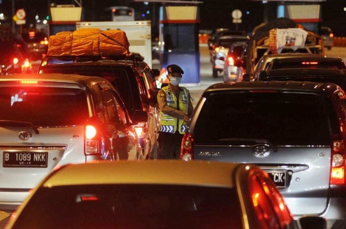 Gerbang Tol Palimanan macet hingga 10 km