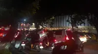 7 Jam Mencari Setitik Cahaya di Tengah Sumatra yang Gelap Gulita