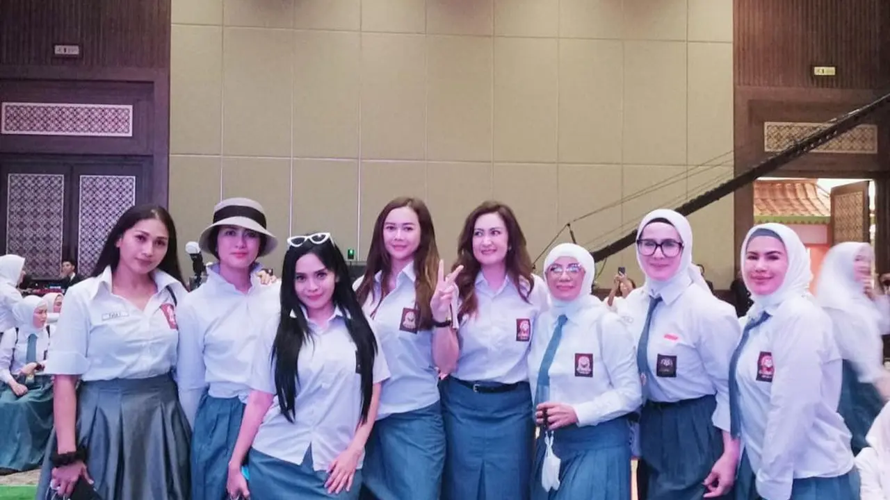 Penampilan Aura Kasih Berseragam Sekolah, Gemesin Banget