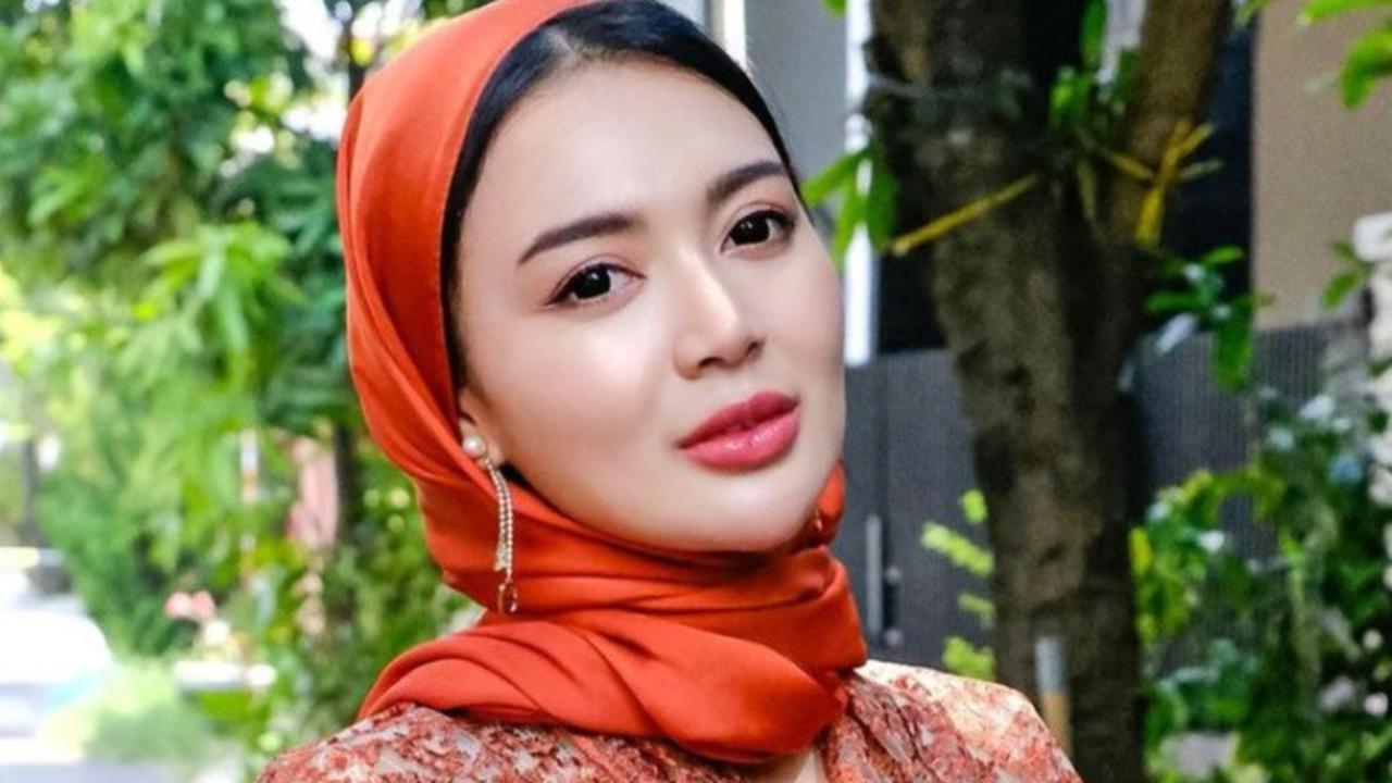 Darah musik Wika tentu didapat dari orang tuanya yang juga bergelut di dunia musik. Wika diketahui terjun di industri musik dangdut tanah air lewat ajang pencarian bakat TV swasta StarDut. Pada saat itu ia lolos hingga tahap final.