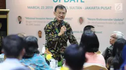 Dokter Djoko Riadi memberikan paparan pada acara Round table discussion RS EMC di Jakarta, Kamis (21/3). Acara ini sekaligus memperkenalkan layanan kesehatan unggulan di RS EMC baik di Sentul maupun Tangerang. (Liputan6.com/Herman Zakharia)
