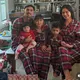 Jessica Iskandar bersama suami dan ketiga anaknya merayakan Natal di Amerika Serikat. Di hari Natal, keluarga good looking ini tampil dengan set piyama merah motif tartan. [@inijedar]