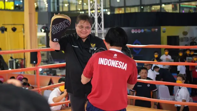 Menteri Koordinator Bidang Perekonomian Airlangga Hartarto membuka Kejurnas Kickboxing Indonesia IV tahun 2022 di Batam, Jumat (07/10/2022). (Dok Kemenko Perekonomian)