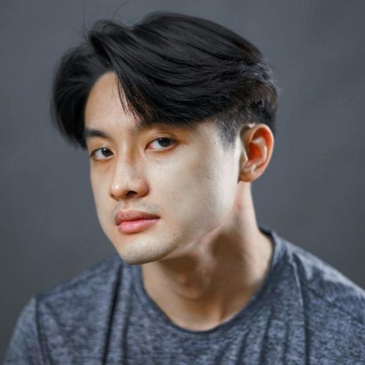 Model rambut Curtain bangs untuk pria