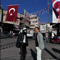 Zaskia Adya Mecca buktikan tampilan stylish-nya walau tanpa tas branded dari jenama internasional. [Foto: Instagram/ Zaskia Adya Mecca]