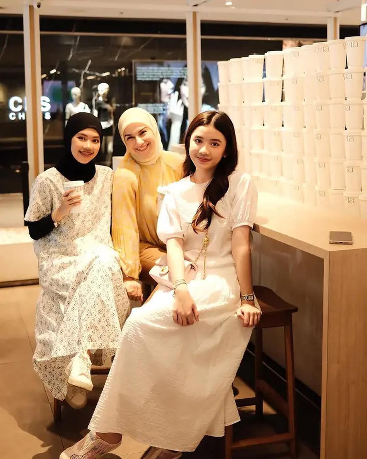 6 Potret Kebersamaan Irish Bella dan Dua Putri Sambungnya di Bangkok, Bak Sahabat