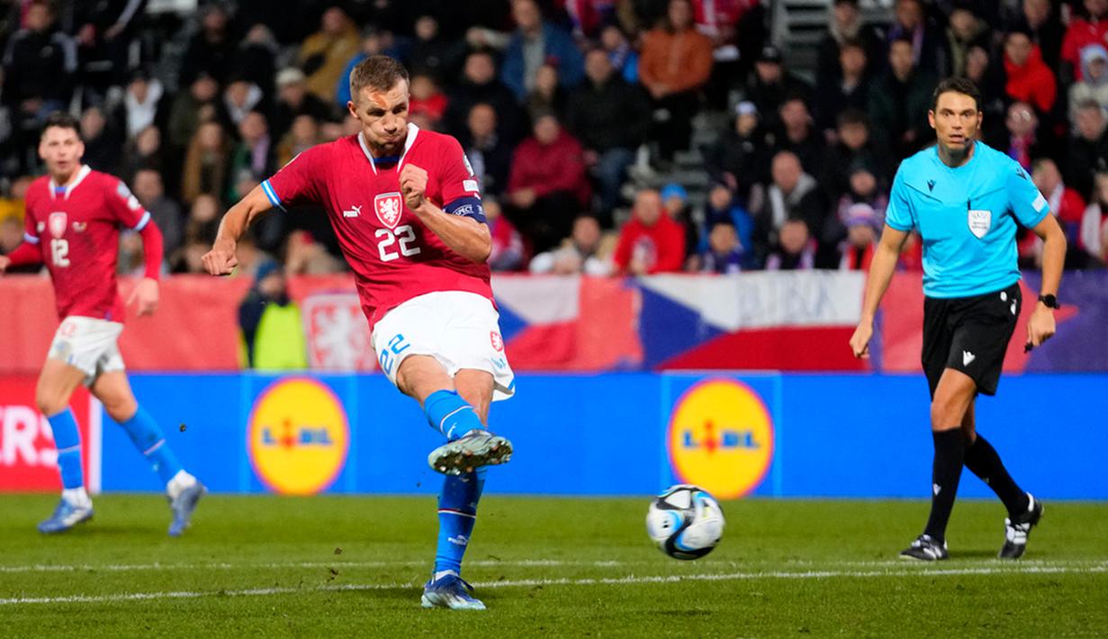 Penampilan terbaik Ceko yakni sekali menjadi juara pada tahun 1976 dan dua kali peringkat ketiga (1960 dan 1980, saat masih bernama Cekoslowakia). Posisi runner up juga didapat sekali pada 1996, saat sudah berganti nama menjadi Republik Ceko. (AP Photo/Petr David Josek)