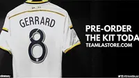 Jersey replika LA Galaxy Steven Gerrard dijual seharga Rp 2,1 hingga Rp 2,5 juta.