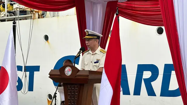 Wakil Komandan Operasi Japan Coast Guard, Kanosue Hiroaki, saat kedatangan Kapal Settsu di Pelabuhan Tanjung Priok, Jakarta, Rabu (22/1/2025). (Liputan6.com/Benedikta Miranti)