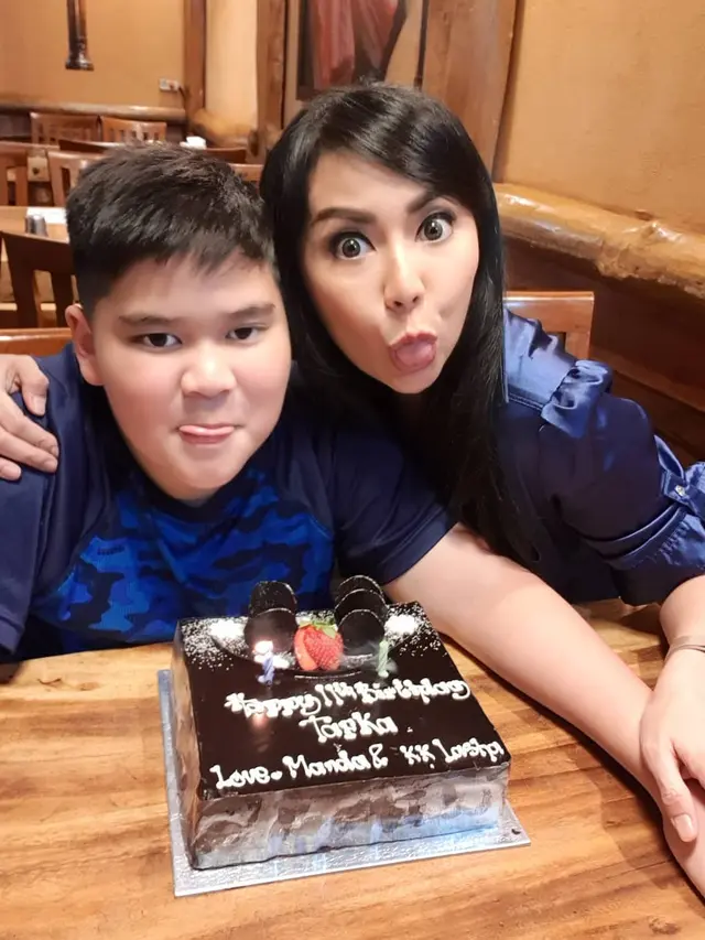 Potret Thessa Kaunang dan Tafka