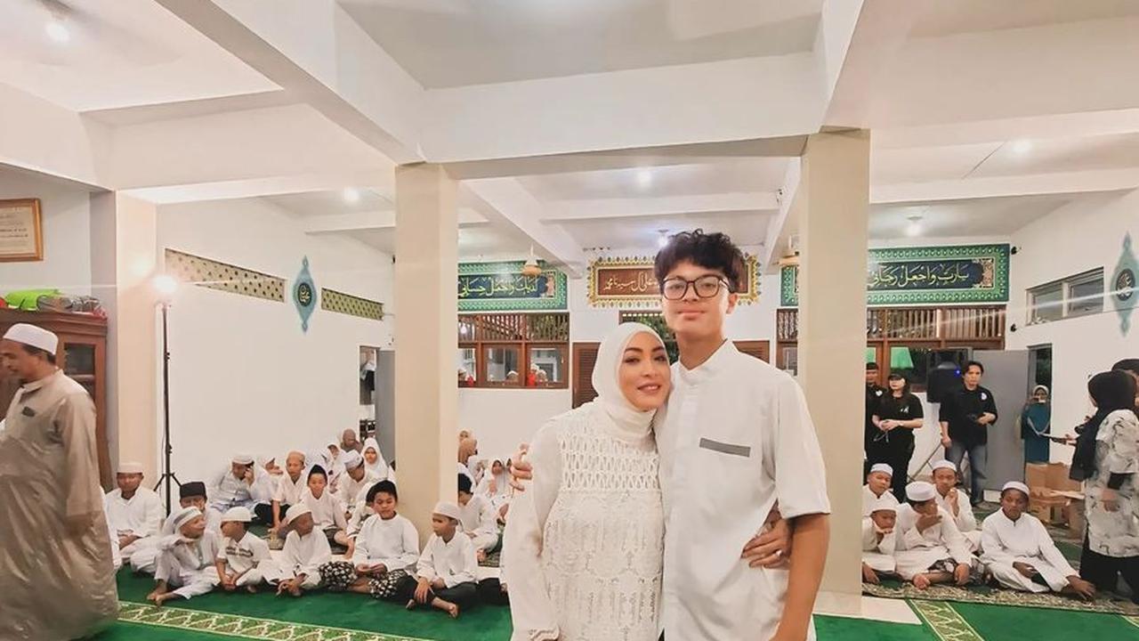 Di hari ulang tahunnya, Keanu Massaid mengungkapkan rasa syukur atas momen penuh makna ini, yang dirayakan dengan kebersamaan bersama keluarga dan anak-anak yatim piatu.<br><br>