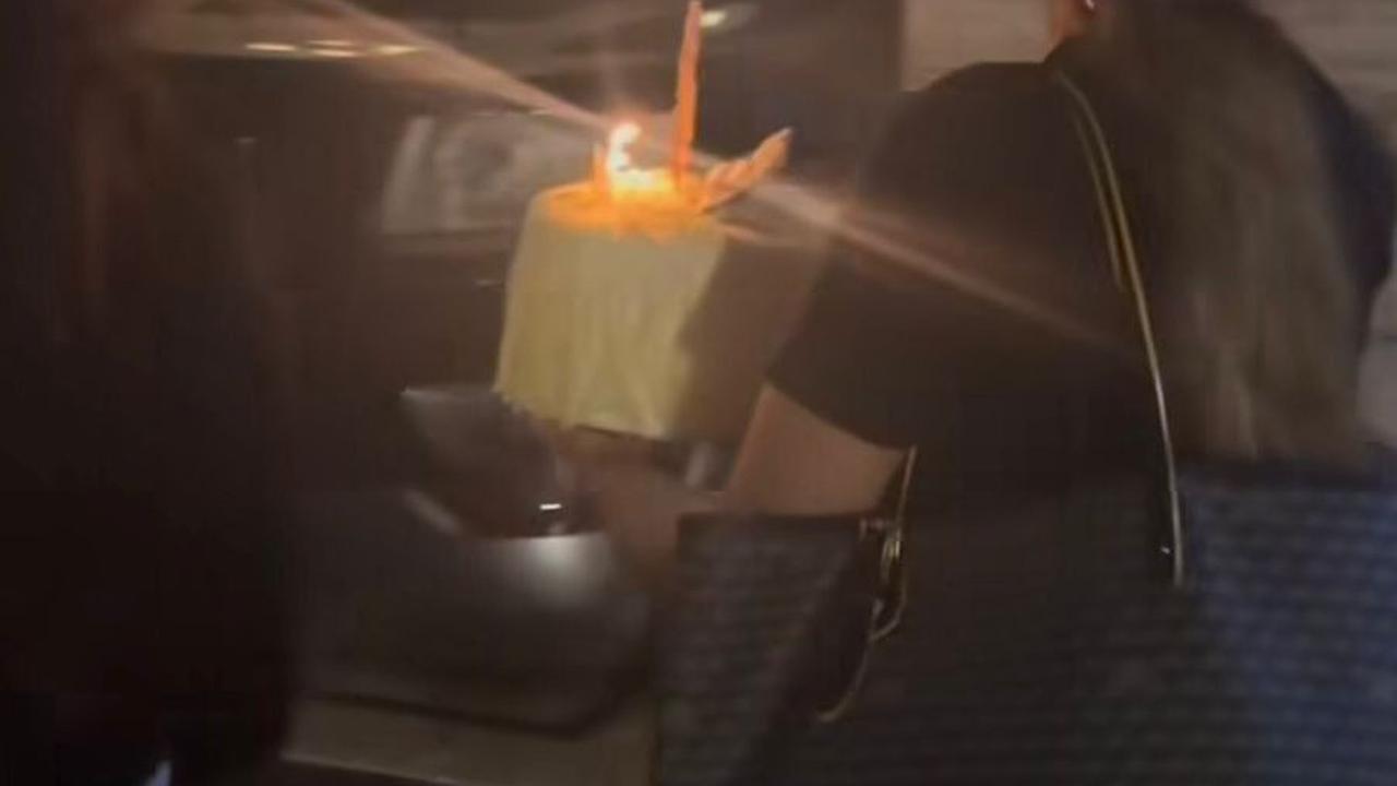 Ashanty Memberikan Surprise Ulang Tahun untuk Kakak Pertamanya<br>